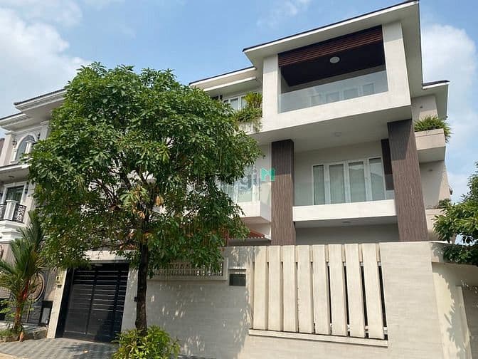 Bán nhanh thiện chí siêu Biệt thự tại ĐẶNG THÙY TRÂM ,DT:12x20m,3 Lầu