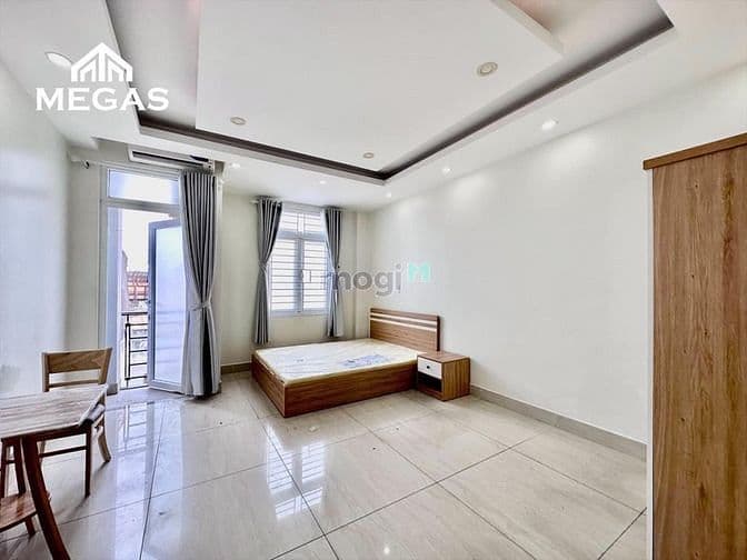 Căn Hộ Ban Công Full Nội Thất Gần Ngã 4 Hàng Xanh 🌱 - Mogi.vn TPHCM