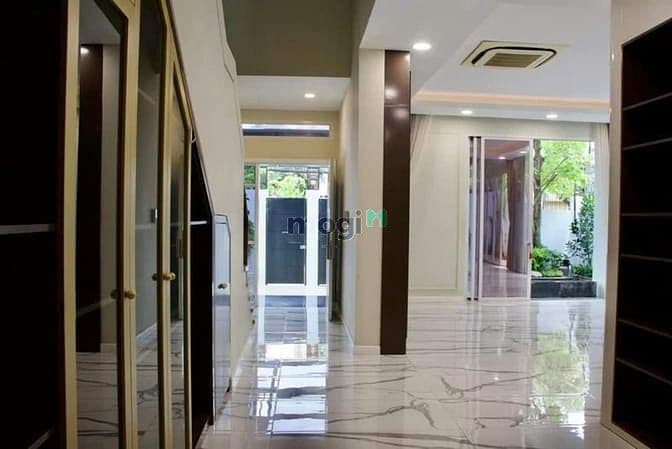 Cho Thuê gấp BT Nguyễn Văn Hưởng 200 m2, Nội Thất Đẹp Chỉ 4200 $/Tháng - Mogi.vn TPHCM - Ảnh 2