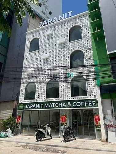 Bán gấp nhà 2MT Cách Mạng Tháng Tám, Quận 1, DT 8 x 15m, HĐT 200tr/th,