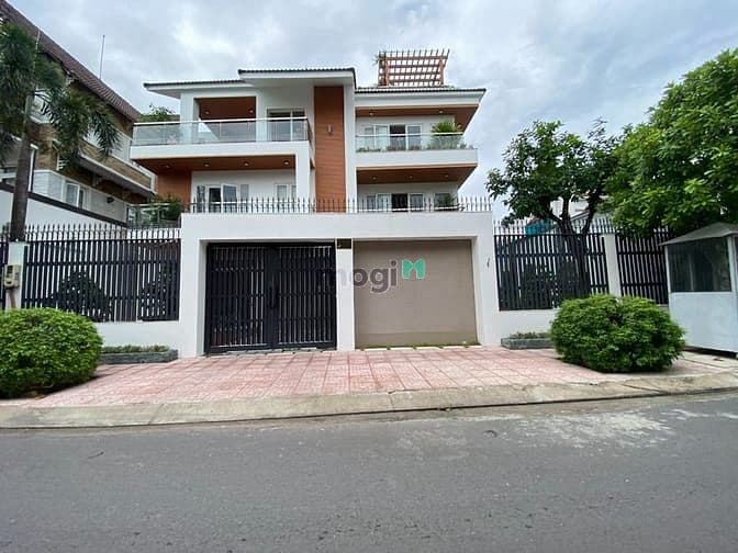 Cho thuê siêu biệt thự đường Đặng Thùy Trâm, DT 10x20m. Giá 40tr/th TL - Mogi.vn TPHCM