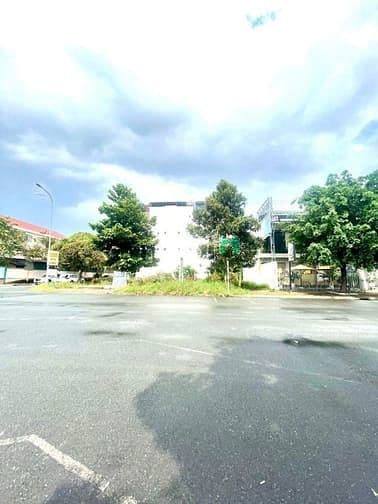 Bán 4 nền liền góc 2 mặt tiền đường Hoàng Văn Thái KDC Hưng Phú