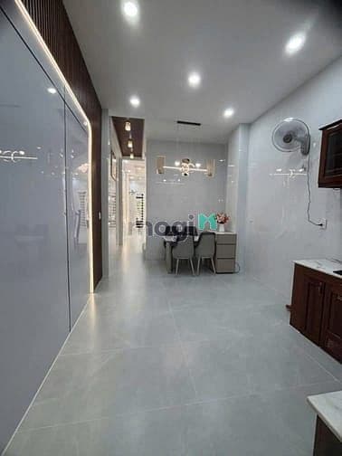 BÁN GẤP nhà Lạc Long Quân,Q11,dt60m²,giá1tỷ880, 5PN,4WC,SHR,PLRR,Hẻmrộ - Ảnh 2