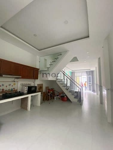 Bán Nhà 3 Tầng, 6m Long Trường Khu Phân Lô Đồng Bộ. Giá Tốt 5.x Tỷ