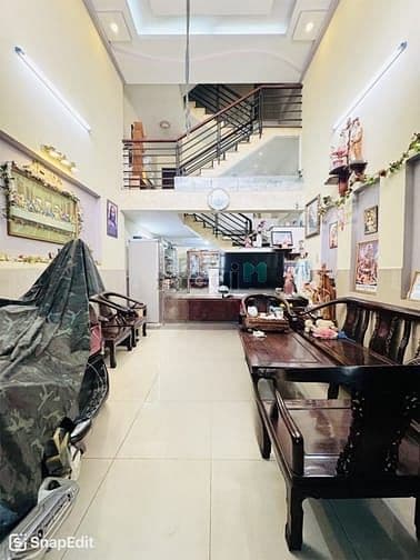 Ngay chợ Tân Hương, HXH 5 Tầng , dt 60m2 giá 7 tỷ 6 tl