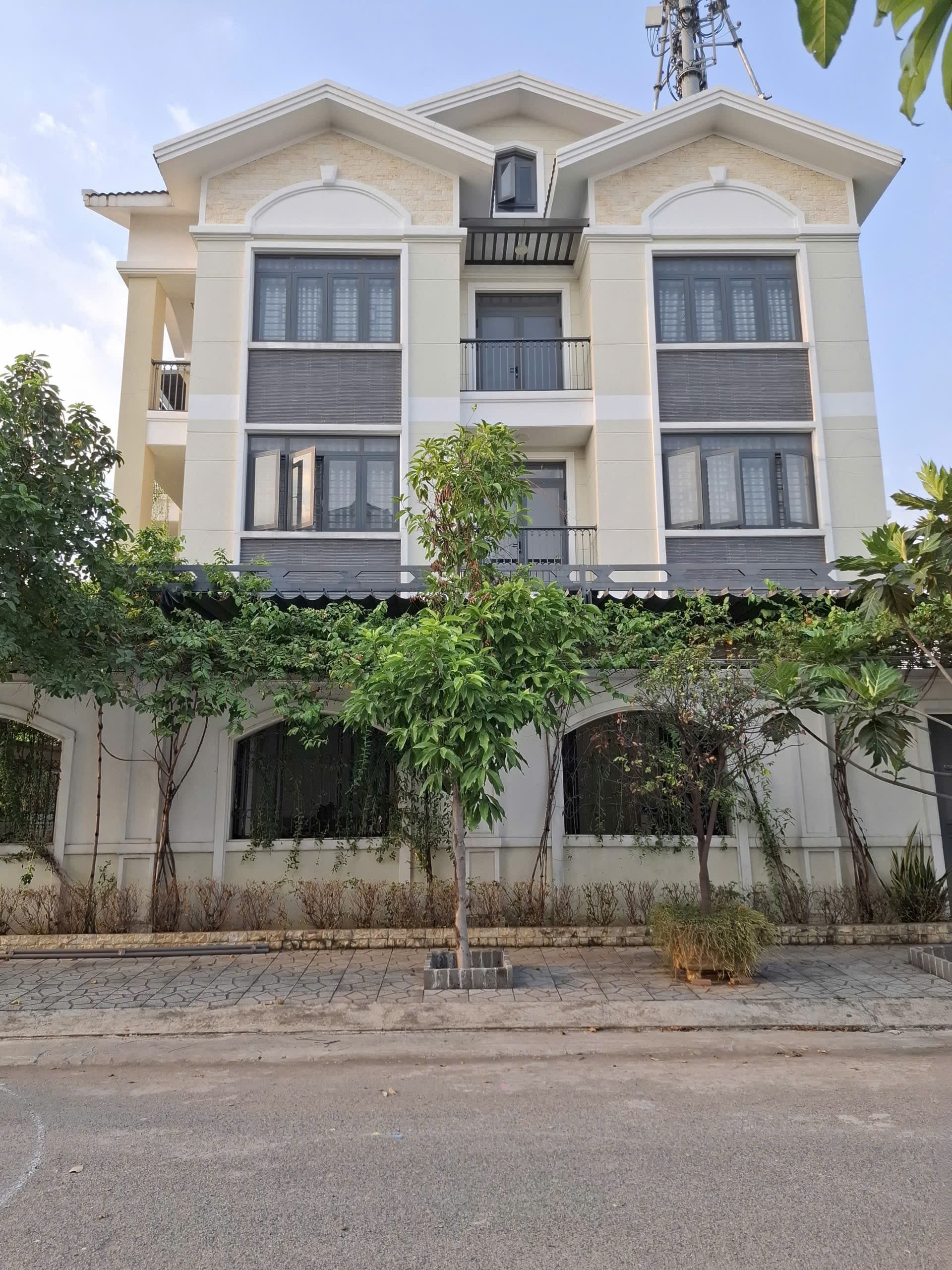 Bán biệt thự liền kề Đ. Đặng Thùy Trâm, P. 13, Q. Bình Thạnh, Tp. Hồ Chí Minh