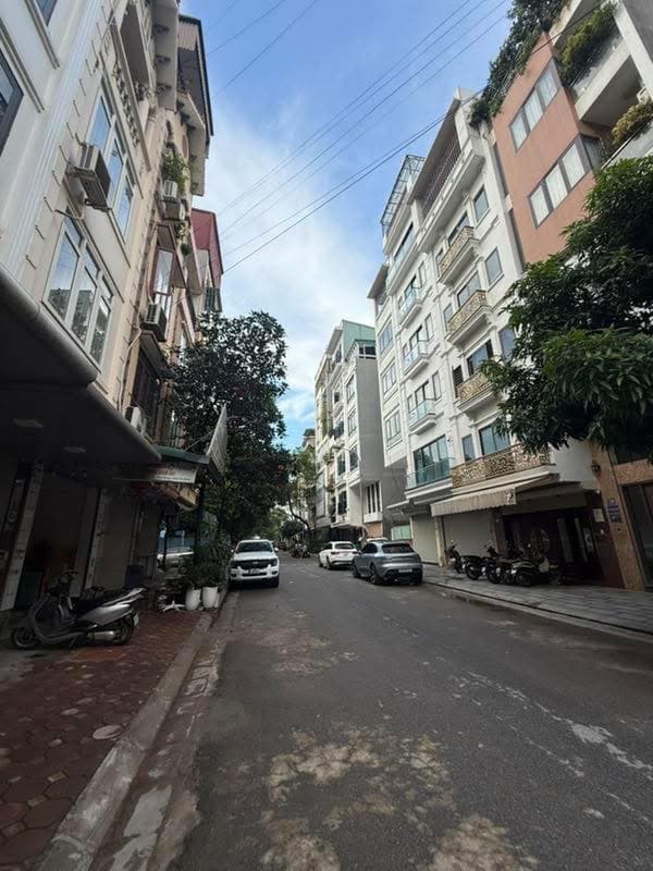 Bán tòa nhà văn phòng P. Trung Hoà, Q. Cầu Giấy, Tp. Hà Nội