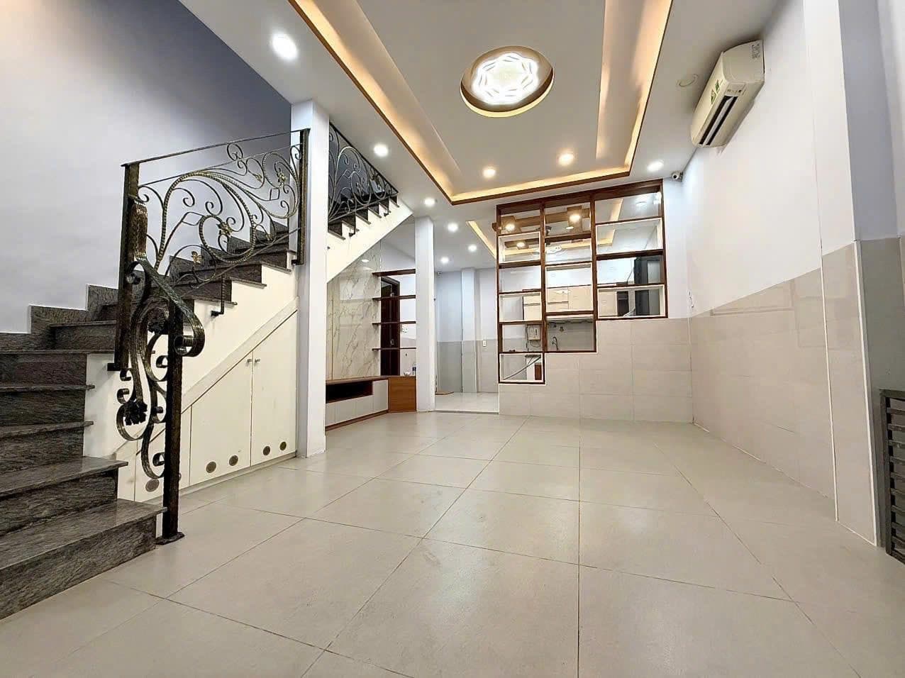 Bán nhà riêng Đ. Cách Mạng Tháng Tám, P. 11, Q. 3, Tp. Hồ Chí Minh