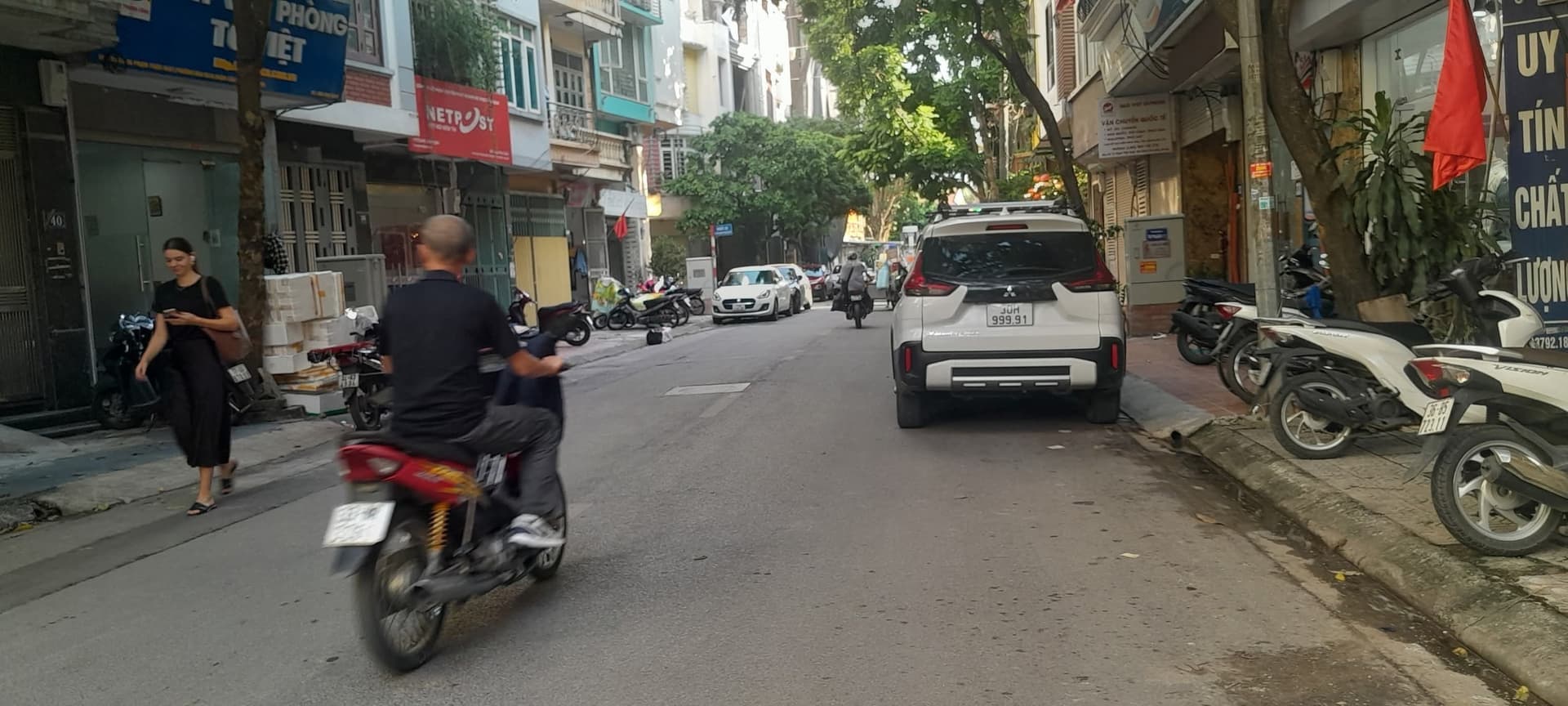 Bán nhà mặt phố Đ. Nguyễn Văn Huyên, Q. Cầu Giấy, Tp. Hà Nội