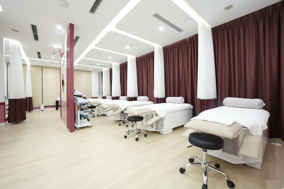 Cho thuê nhà mặt phố Đ. Lý Tự Trọng, Q. 1, Tp. Hồ Chí Minh - Ảnh 3