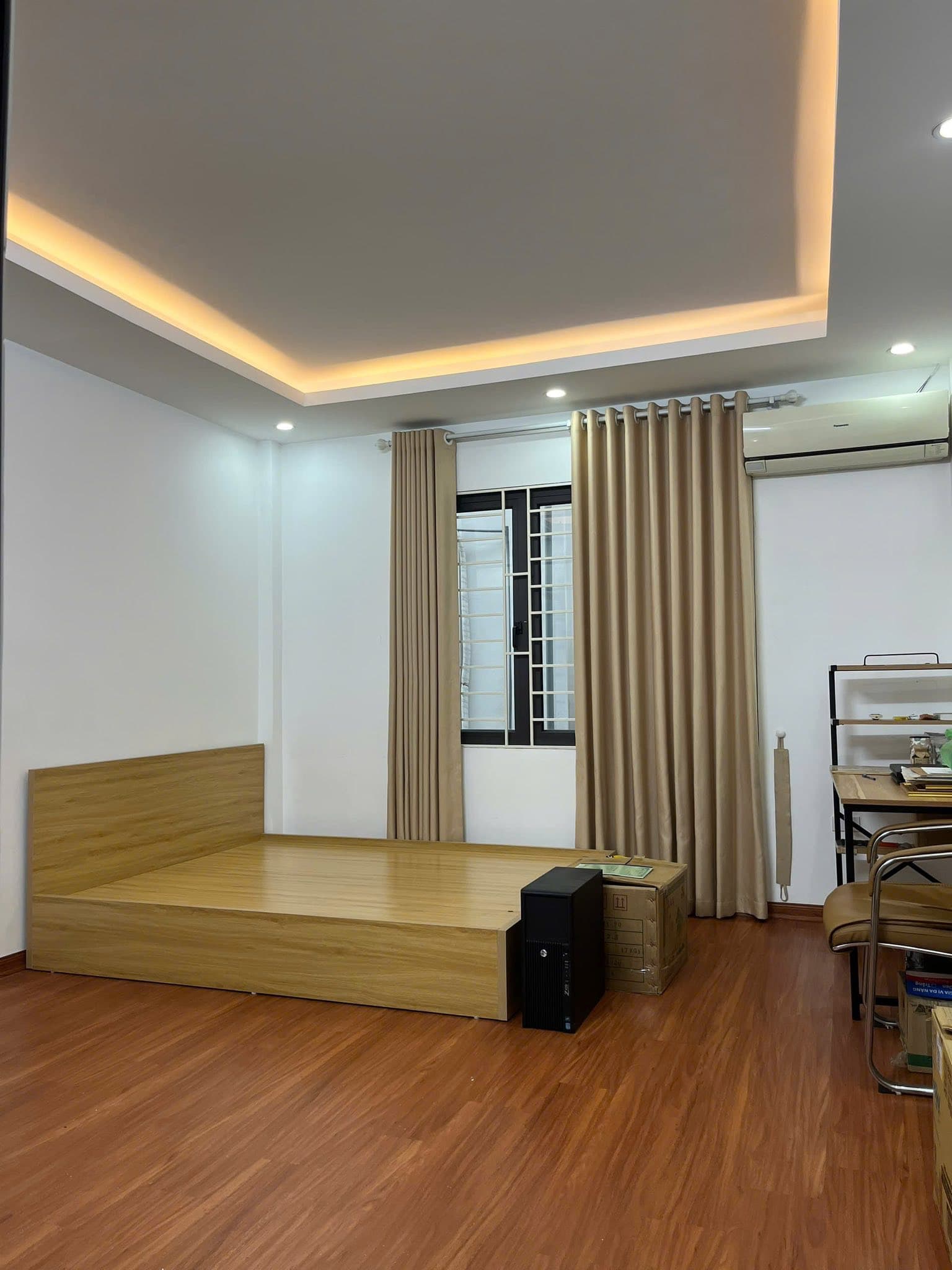 Cho thuê nhà riêng Đ. Nguyễn Hoàng, Q. Cầu Giấy, Tp. Hà Nội