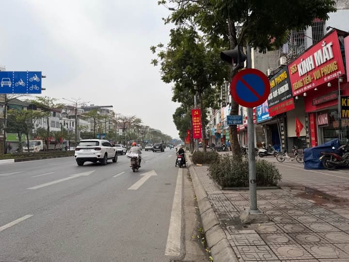 Bán nhà mặt phố Đ. Ngô Gia Tự, Q. Long Biên, Tp. Hà Nội