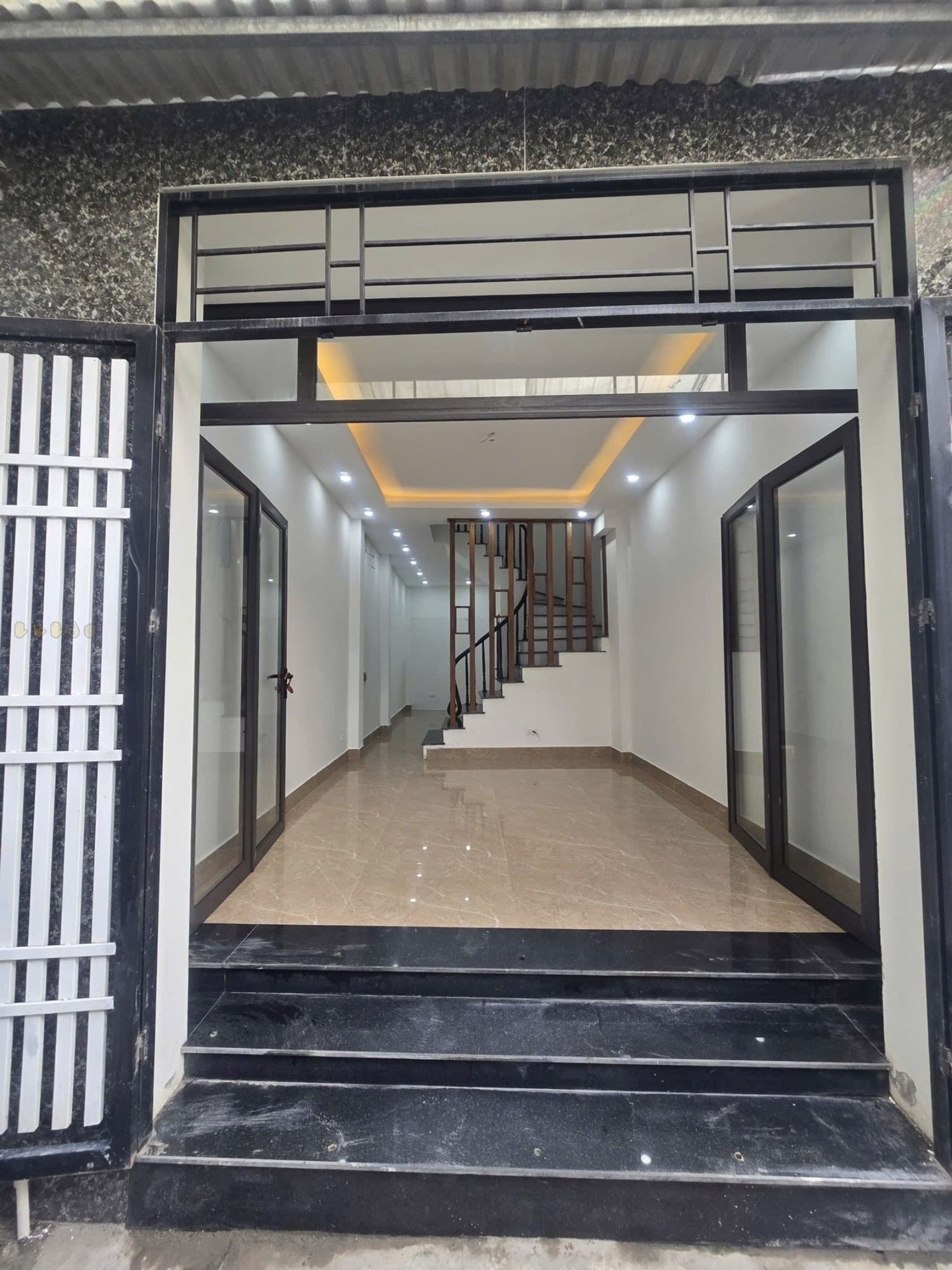 Bán nhà riêng Đ. Vành Đai 3, Q. Hoàng Mai, Tp. Hà Nội