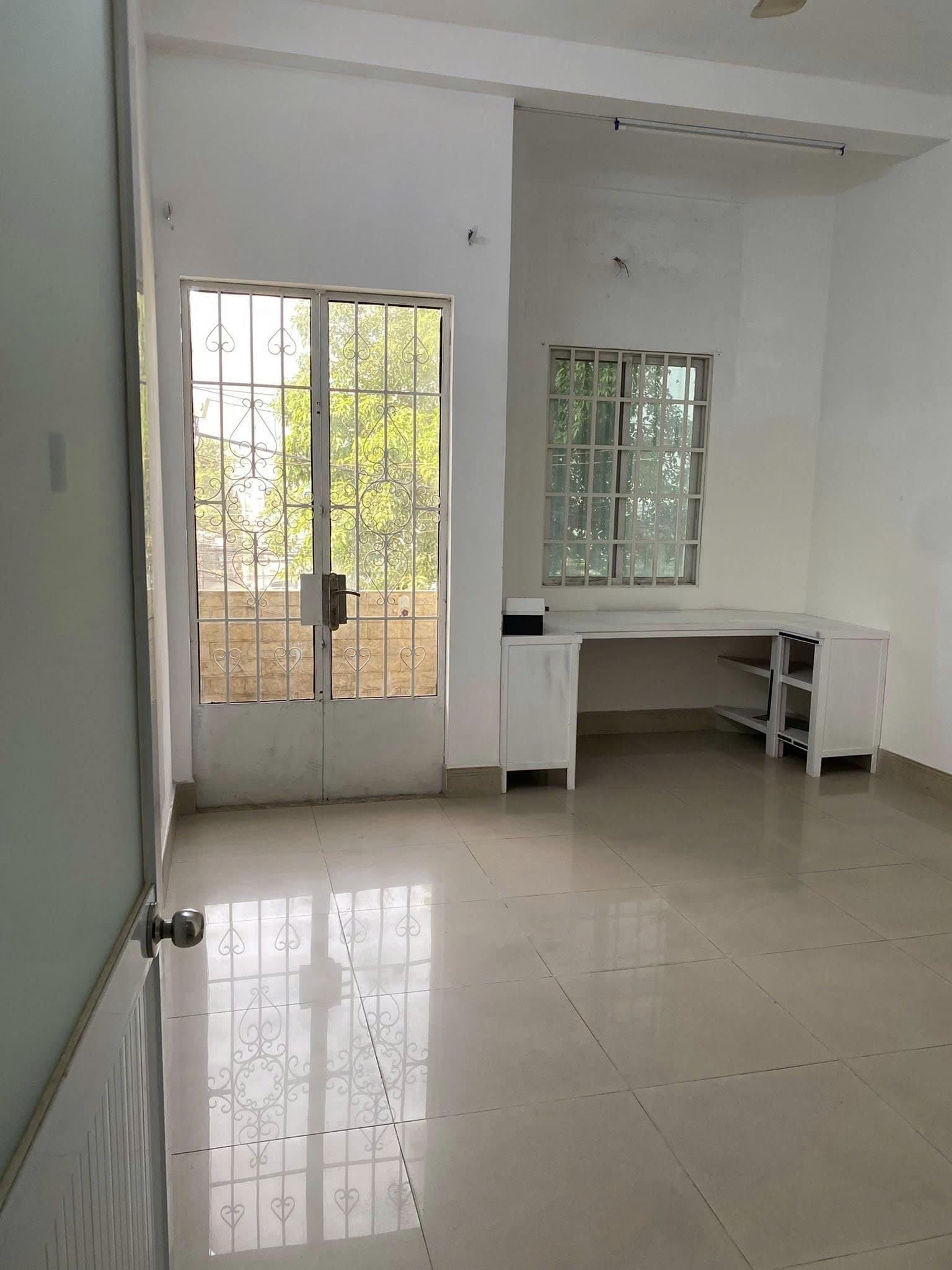 Cho thuê tòa nhà, phù hợp văn phòng CTY. trung tâm anh ngữ. 1 hầm 1 trệt 2 lầu