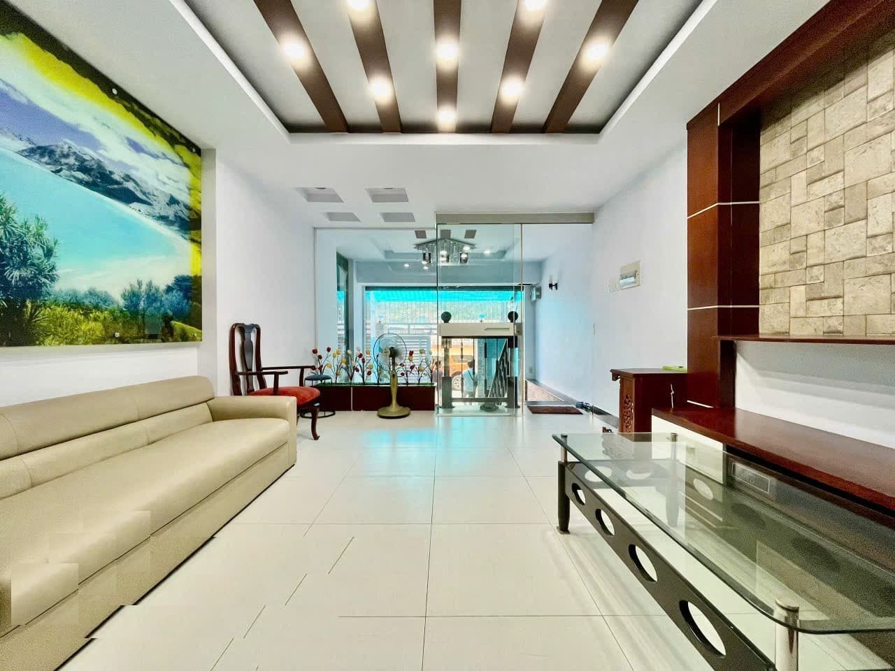 Cho thuê Nhà đường Số 37, PTân Phong, Dt 88m², hầm, 3 lầu Giá 30 Triệu/tháng