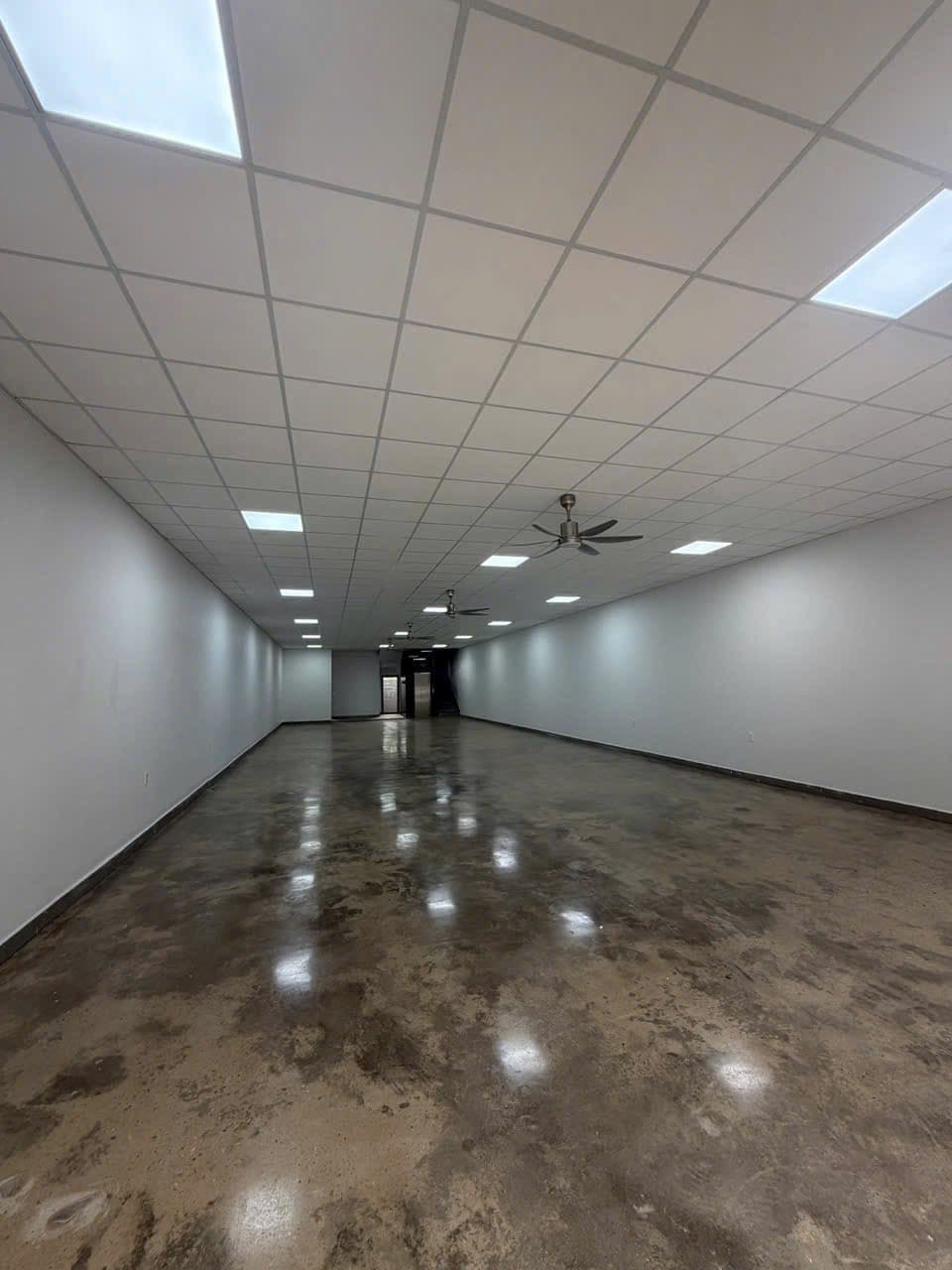 Cho thuê căn nhà mặt đường Lê Thanh Nghị, TP HD, 260m2, mặt tiền 8.5m, thang máy, KD tốt