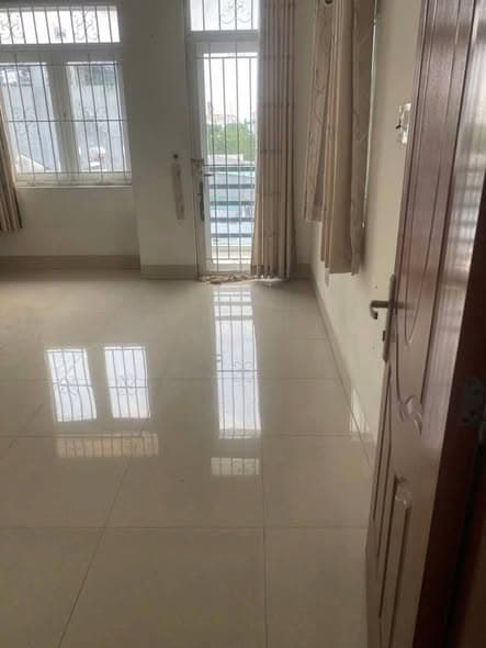 Cho thuê 17TR- NHÀ NGAY CHỢ BÌNH TRIỆU- GIGAMALL, 3 LẦU, 4PN. NHÀ TRỐNG GIAO NGAY. - Ảnh 3