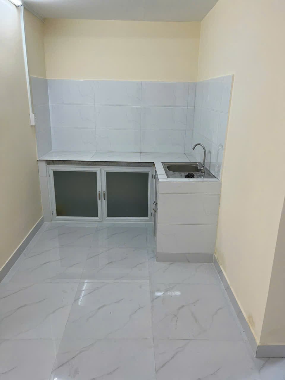 Cho thuê NGUYÊN CĂN HẺM XE TẢI ĐƯỜNG SỐ 38 TRỆT TRỐNG SUỐT 100M2 -1 LAU -2PN GIÁ 14TR