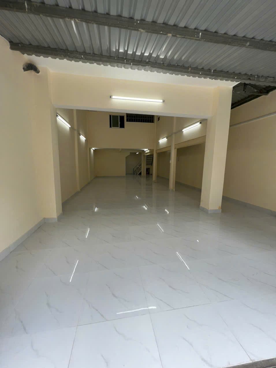 Cho thuê NGUYÊN CĂN HẺM XE TẢI ĐƯỜNG SỐ 38 TRỆT TRỐNG SUỐT 100M2 -1 LAU -2PN GIÁ 14TR - Ảnh 2