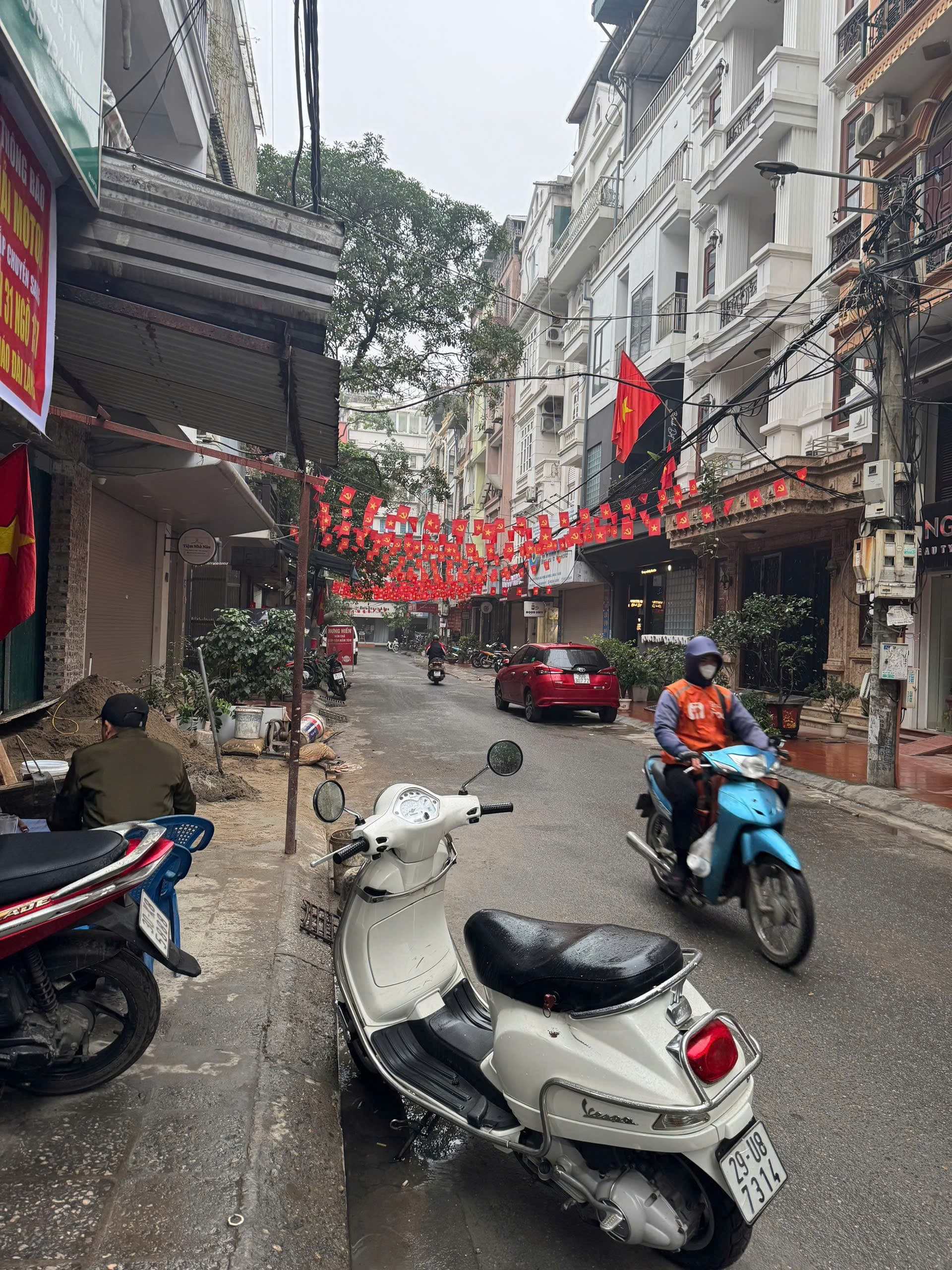 Cho thuê nhà Ô TÔ - KD Pháo Đài Láng, Đống Đa 40M x 4T giá 22 triệu