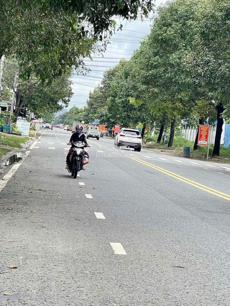 Bán nhà riêng Giảm 300tr bán nhà kinh doanh trục chính gần TP Mới Bình Dương Cũ