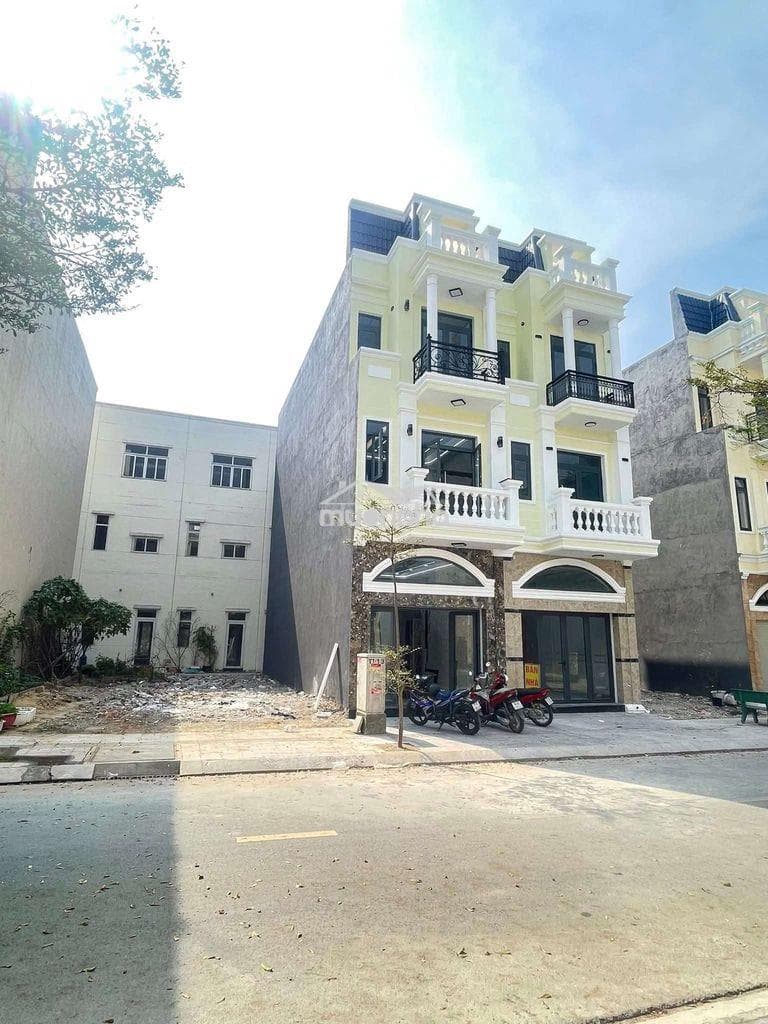 Bán nhà riêng Nhà phố hoàn công kdc iCon Central gần chợ Thông Dụng, Dĩ An