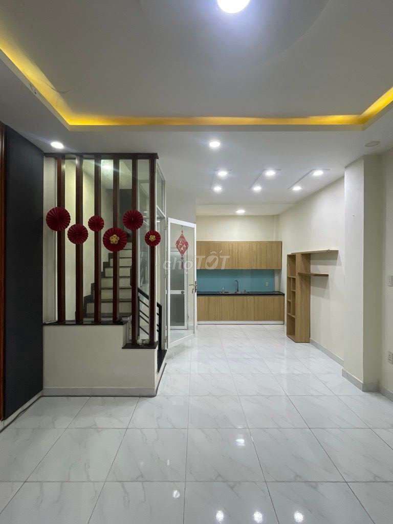 BÁN GẤP NHÀ AEON TÂN PHÚ ,HẺM Ô TÔ THÔNG ,NGANG LỚN 4M2*16M ,3 TẦNG .