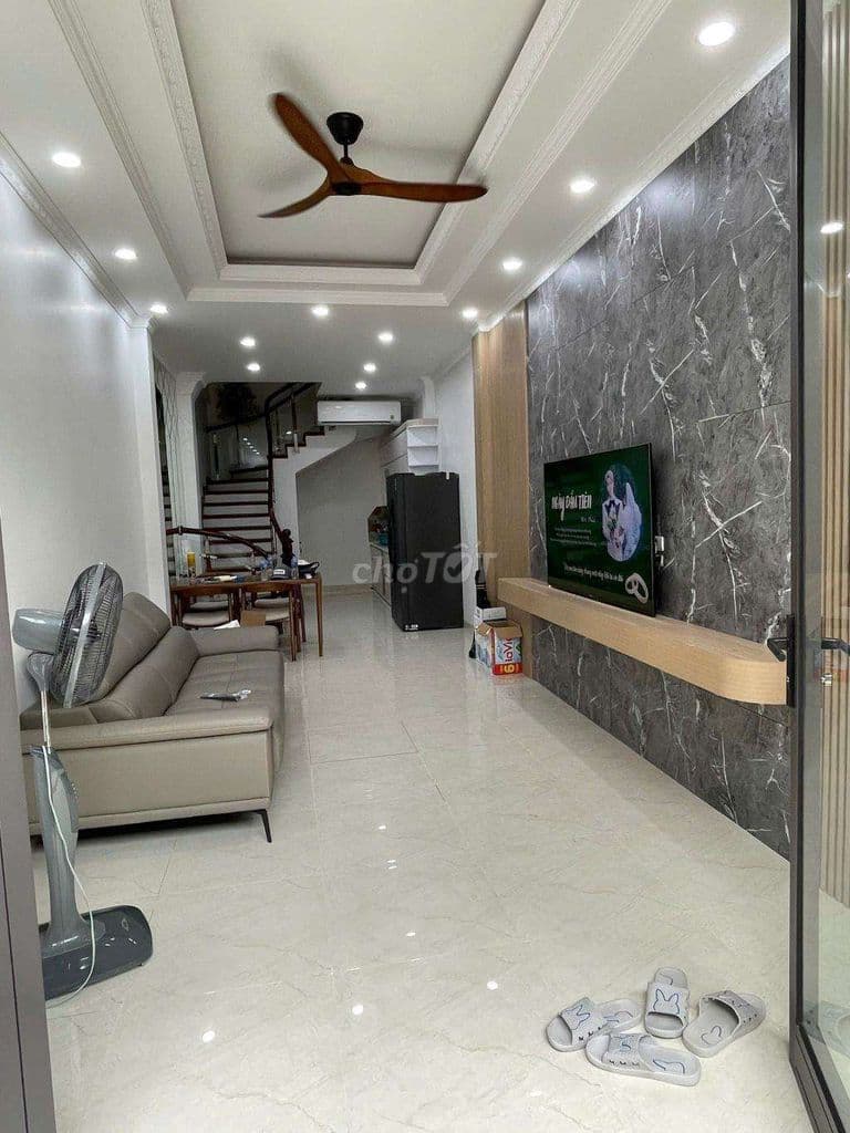 🔥 BÁN NHÀ PHỐ THẠCH BÀN 40M² 5 TẦNG FULL NỘI THẤT GIÁ NHỈNH 8 TỶ 🔥 - Ảnh 2