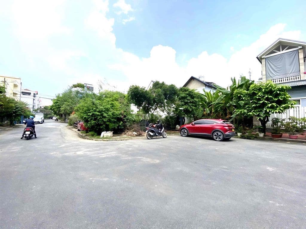 BÁN ĐẤT 5x20m Ô TÔ NGỦ TRONG NHÀ NỐI LIỀN NGUYỄN THỊ THẬP 10,9 TỶ TL