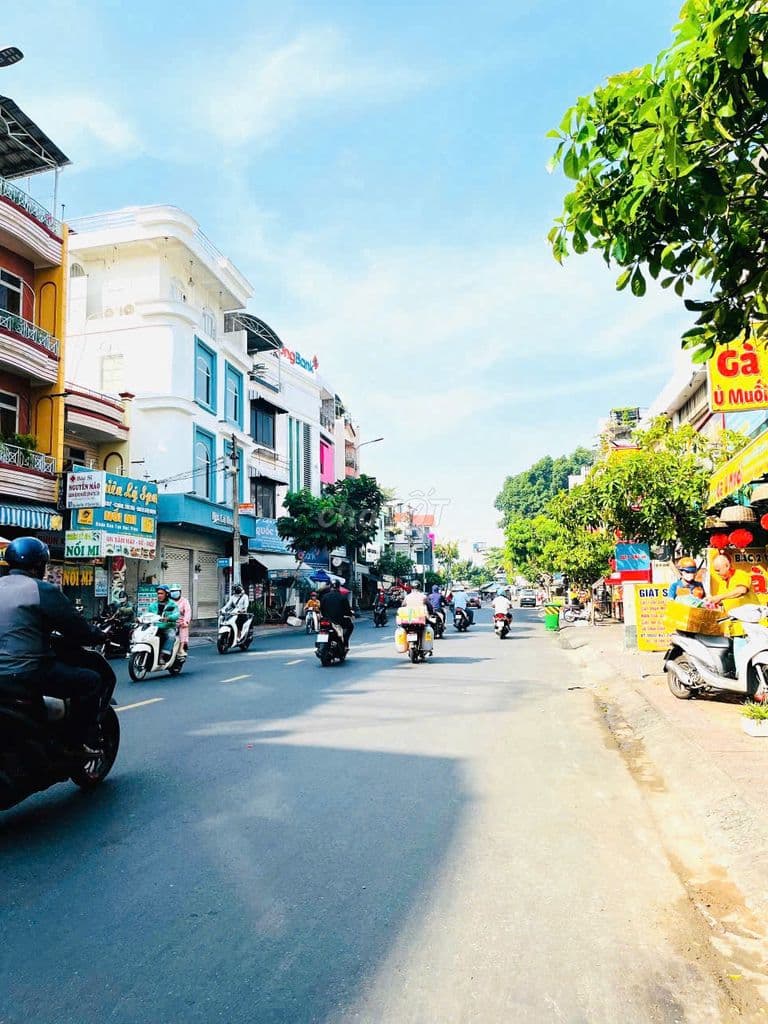 Bán nhà MTKD Tân Sơn Nhì, DT 5x18m, Trệt lửng, Giá 16,6 tỷ