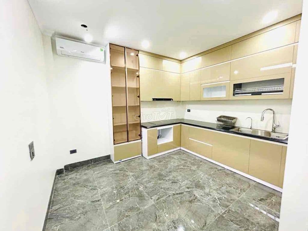 VIP Phố Cự Lộc, nhà đẹp ở luôn, cánh 10m oto tránh, full nội thất, dt