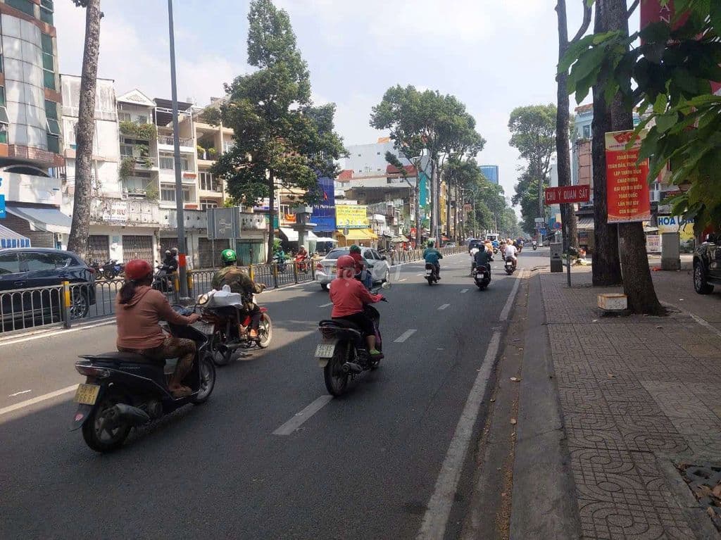 NHÀ 4 TẦNG MẶT TIỀN ĐƯỜNG 3-2