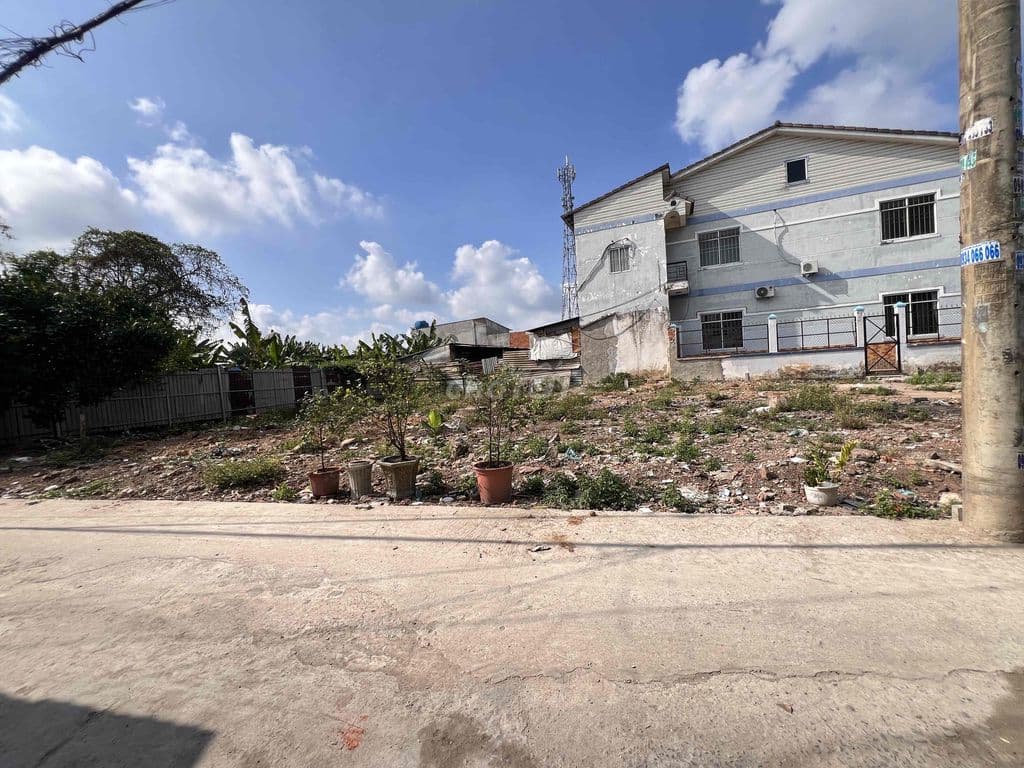 còn 1 lô rẻ nhất kv , 5 x 19 hẻm xe hơi , gần chợ trường học,