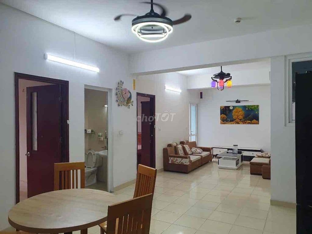 CHUNG CƯ HOÀNG CẦU 72M - 2 NGỦ - CẠNH HỒ HOÀNG CẦU - CÓ BAN CÔNG