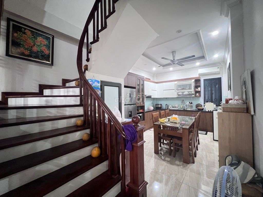 Gia đình cần bán gấp nhà đường Bồ Đề - chân cầu Chương Dương -ngõ ô tô - Ảnh 2