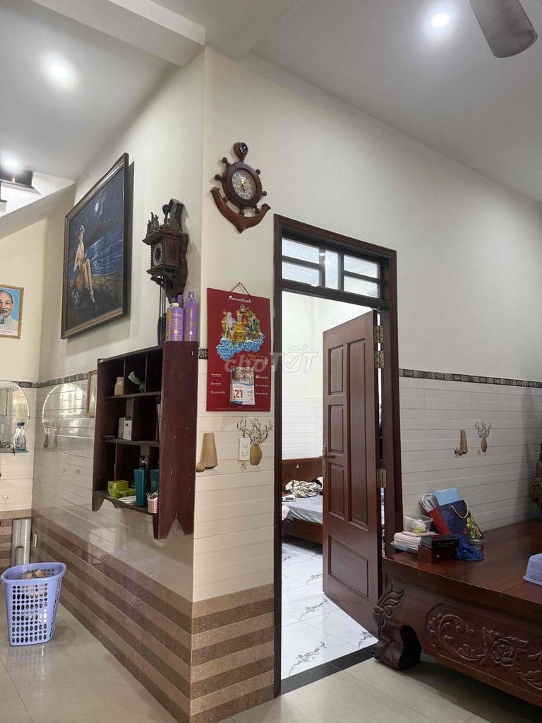 nhà có sổ hoàn công ,gần kế đèn xanh đèn đỏ - Ảnh 2