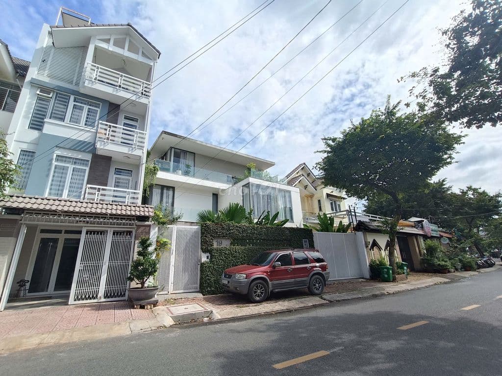 BÁN NHÀ LÊ VĂN VIỆT DT 92M2 NGANG 7,5M ,3 TẦNG HOÀN CÔNG,GIÁ HƠN 7 TỶ