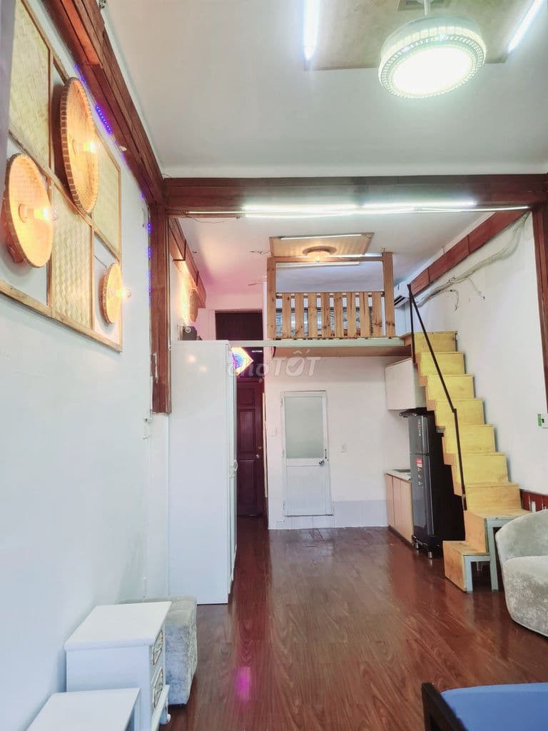 CĂN HỘ CAO CẤP 50M2, CÓ GÁC; BAN CÔNG; THANG MÁY; 6,8TR; TRUNG TÂM Q10