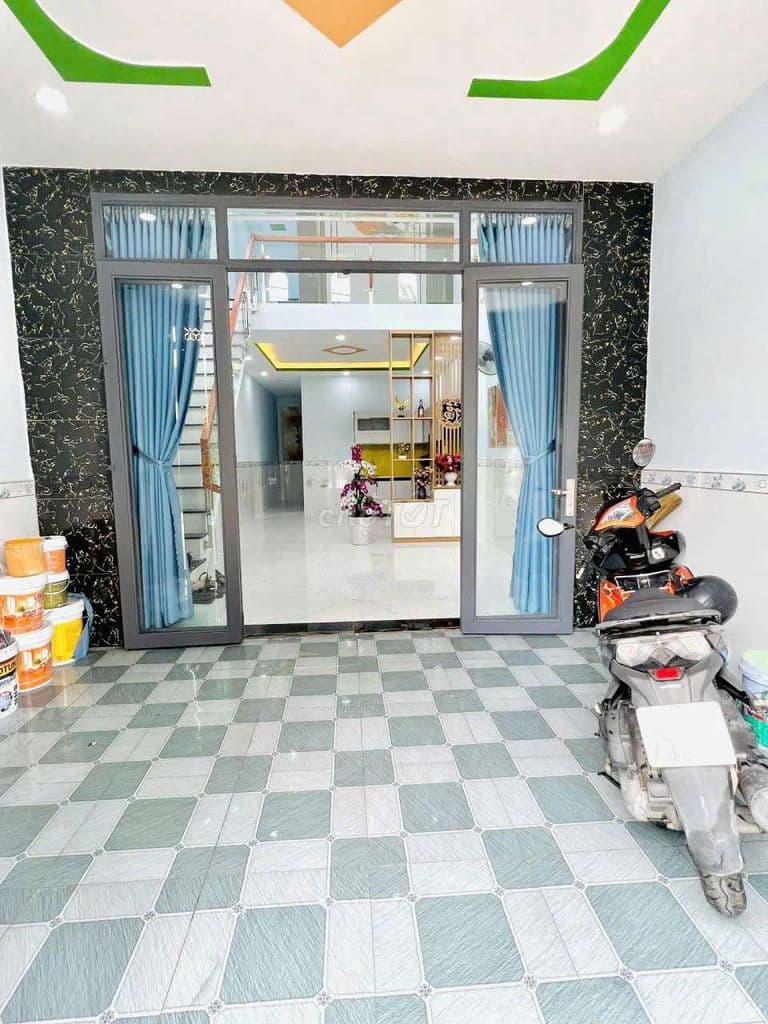 Nhà mặt tiền đường nhựa thông sổ hồng chung hóc môn - Ảnh 2