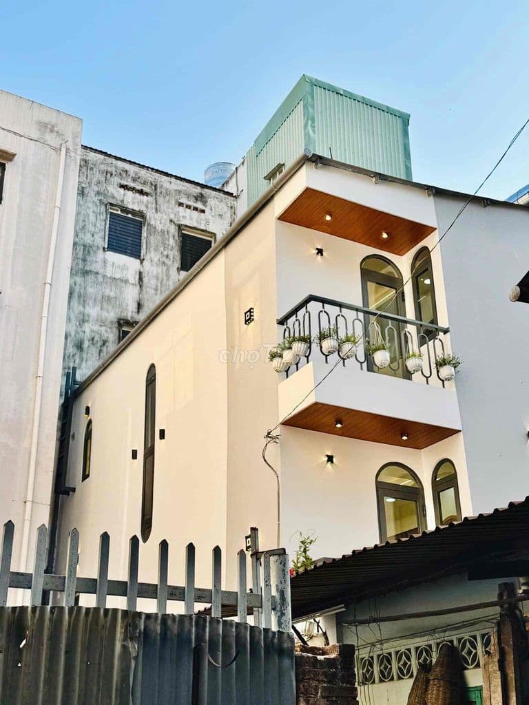Chính chủ bán nhà mới 3 tầng ngay chợ Bà Chiểu p1 BT