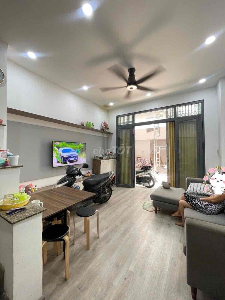 BÁN NHÀ KẾ MT ĐƯỜNG VƯỜN LÀI QUẬN TÂN PHÚ 4TẦNG 3PN 4WC CHỈ HƠN 4TY.