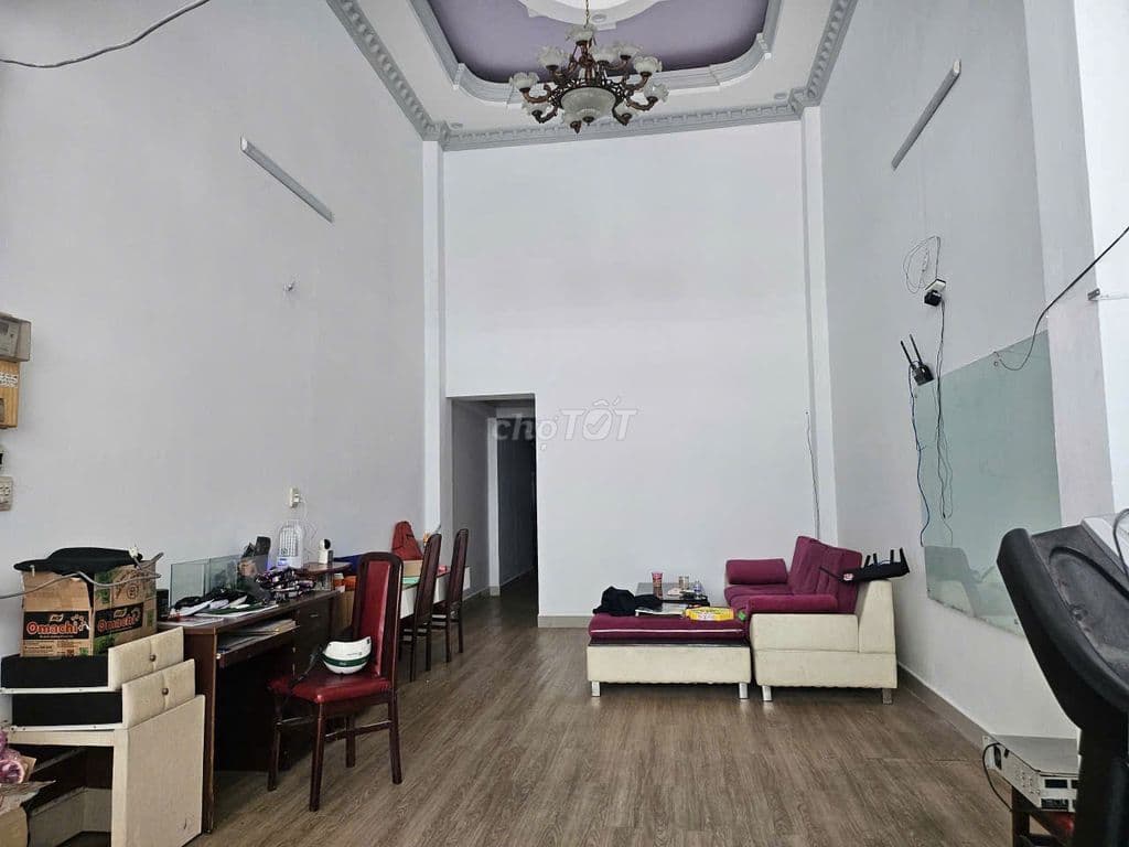 Nhà mặt tiền đường số 4
