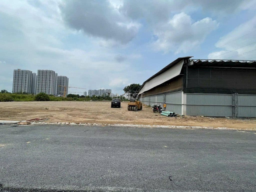 - Bán đất hẻm 1135 đường Huỳnh Tấn Phát p. Phú Thuận Quạn 7. sau chợ