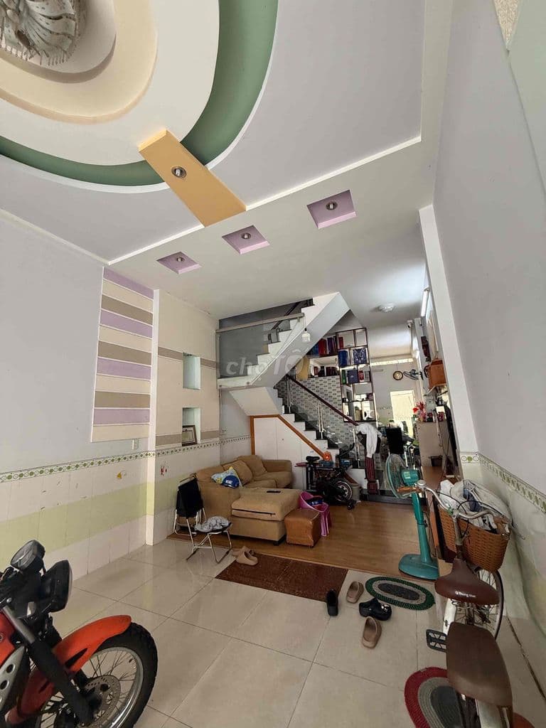 nhà mặt tiền đường nội bộ KDC Bình Phú 2