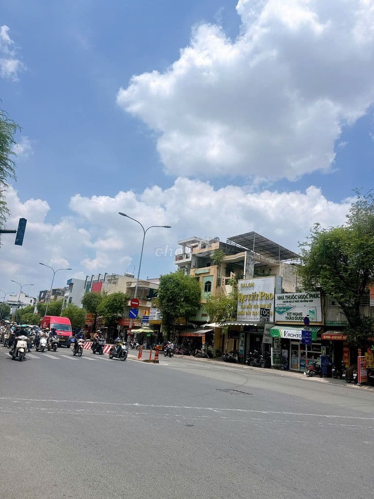 Bán nhà mặt tiền Lê Trọng Tấn, DT 5mx25m, 3 tầng, View Aeon Mall T.Phú