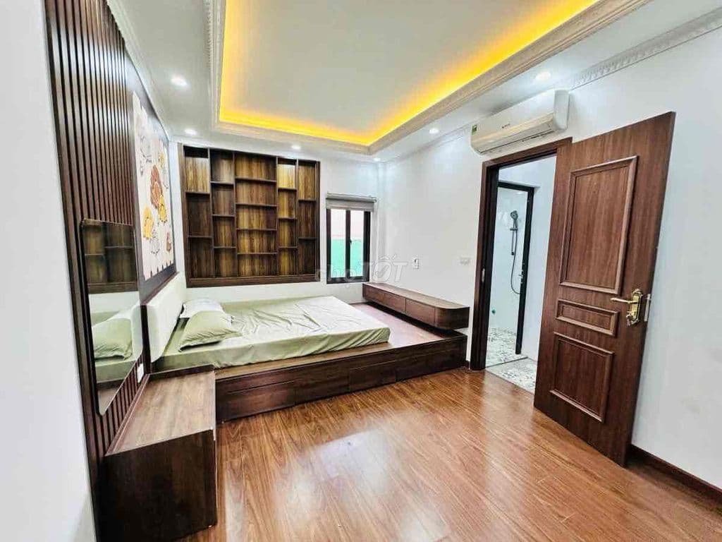 Bán Nhà Cầu Giấy 42m2 - 5 Tầng - Gần Phố - Ngõ Thông - Ở Ngay - 9 Tỷ