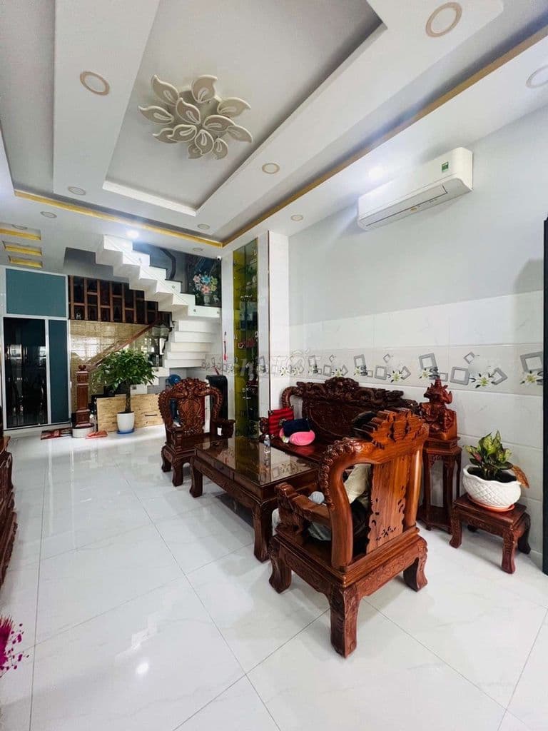 8 tỷ 800 thương lượng, nhà 3 tầng mặt tiền, diện tích : 4 × 19 - Ảnh 2