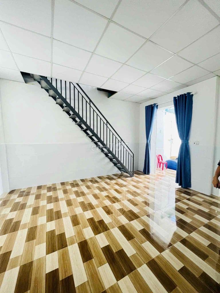 NHÀ SHR SIÊU TO ĐƯỜNG THÔNG ĐỐI DIỆN UB.PHƯỜNG NGAY NGÃ TƯ GA Q.12 - Ảnh 2