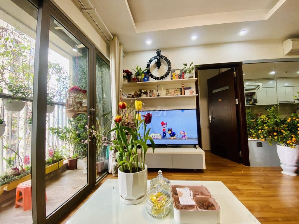 Chính chủ bán gấp căn 2 ngủ rất đẹp tại Home City, tầng trung, giá tốt
