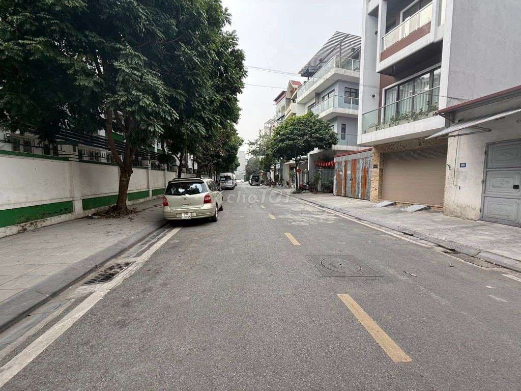 Bán nhà Nguyễn Khuyến Văn Quán Hà Đông 130m2 - 3 thoáng - 33,5 tỷ.